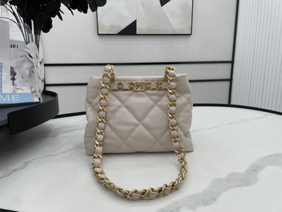 Chanel Handbags 929